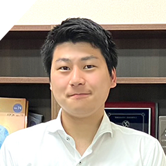 秋山 馨弁護士の写真